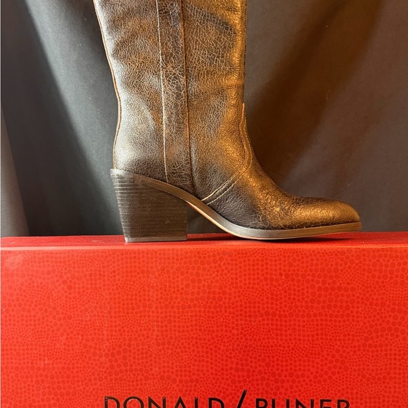 Donald Pliner Black Riot-21 Boots. BNIB. Never Worn. Women’s size 8. - Picture 4 of 4